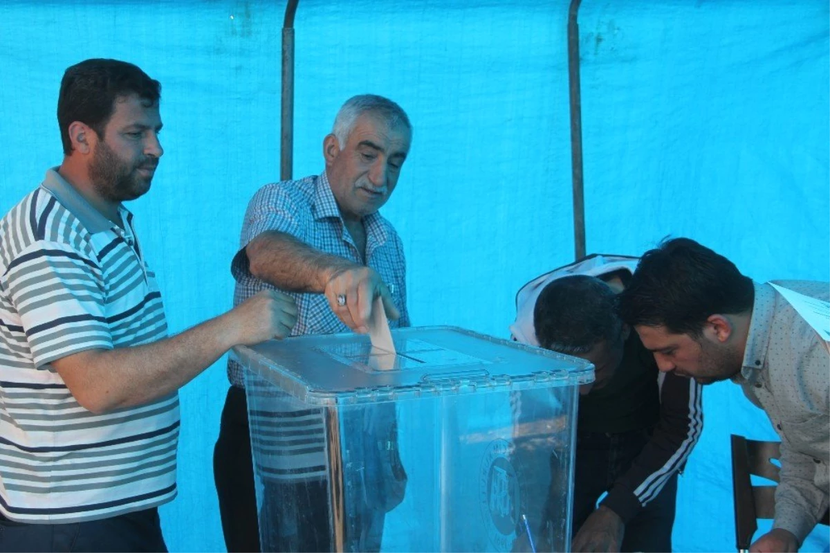 Elazığ\'da Katlı Kavşağın Yıkımı İçin "Halk Oylaması" Başladı