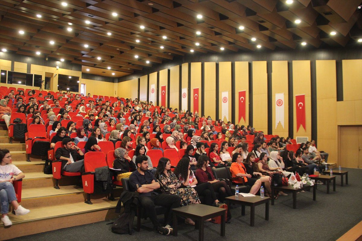 Ergenlerde Kısa Süreli Danışmanlık ve Psikodramatik Yöntemler" Semineri