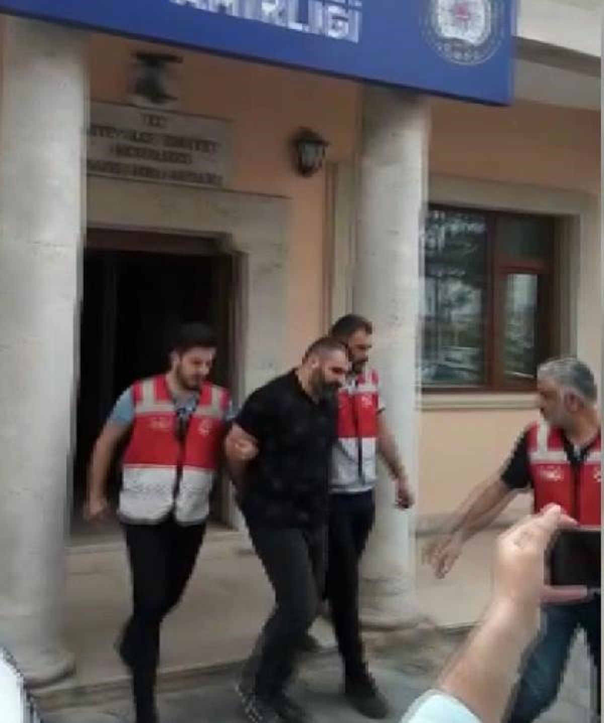 Eyüpsultan\'da Çukura Düşen Baran\'ın Ölümü Soruşturması: Şüpheli Adliyede