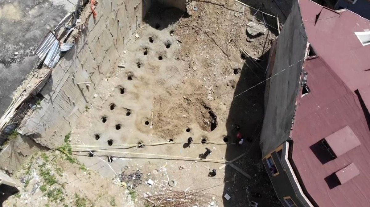 Eyüpsultan\'da İnşaat Çukuruna Düşen Çocuğun Akrabası İsyan Etti