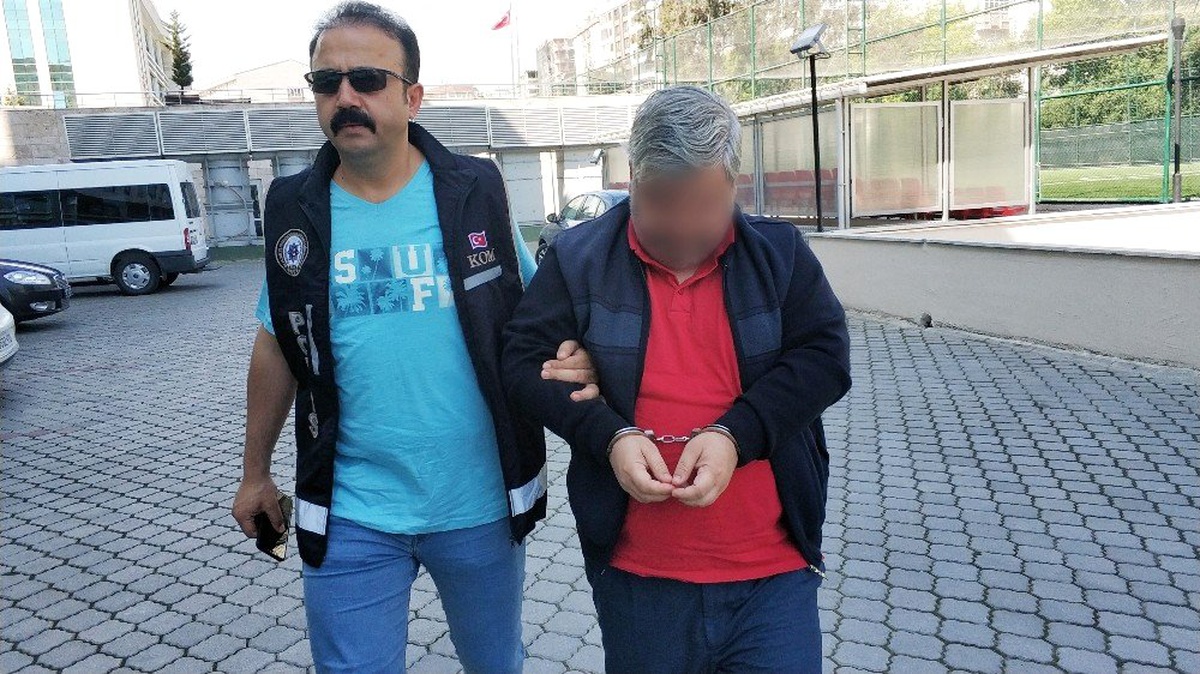 Fetö\'nün Bölge "Arama-tarama Mesulü" İstanbul\'da Parkta Gbt Yapılınca Yakalandı