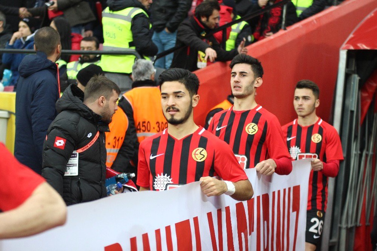 Fıratcan Üzüm: "Her Futbolcunun Hayalidir Trabzonspor\'da Oynamak"