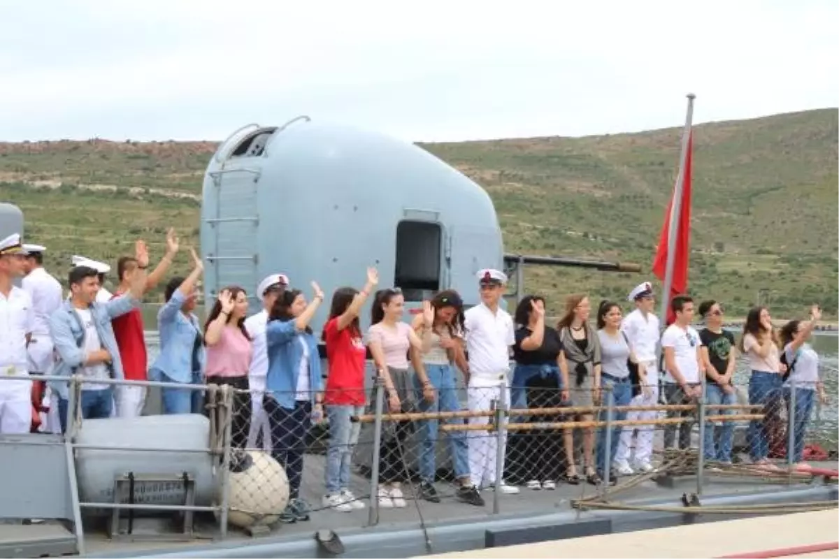 Foça\'da Tatbikata Katılan Askeri Gemilere Ziyaret