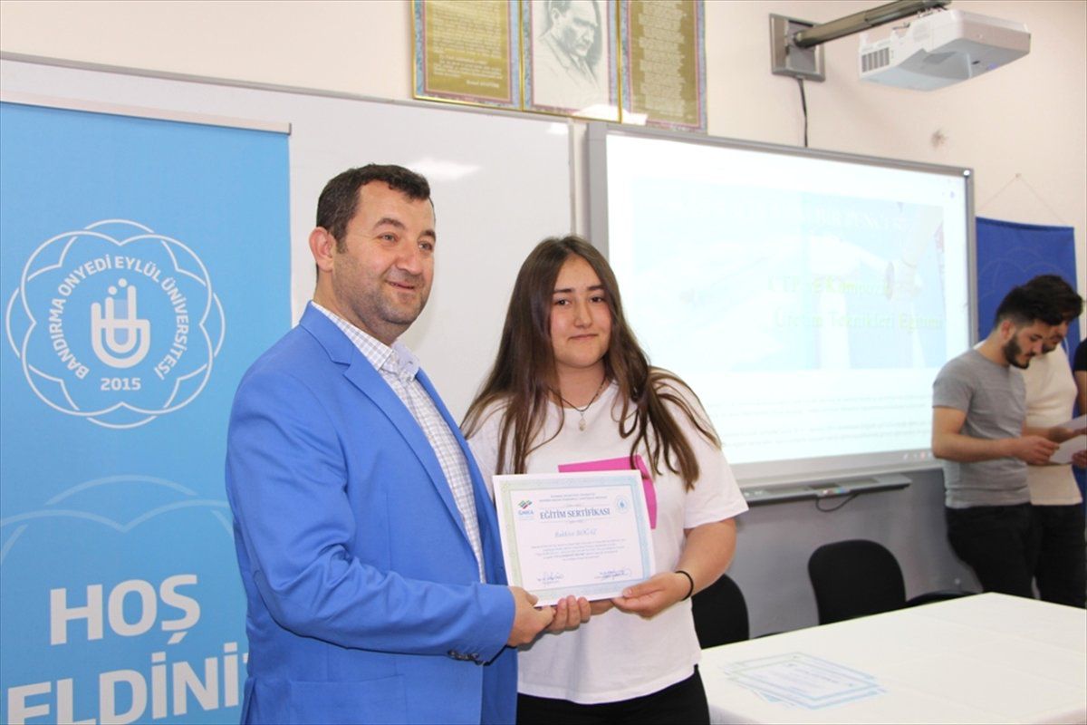 Gençler İçin Yeni Bir Pencere Projesi"Nde Sertifika Töreni