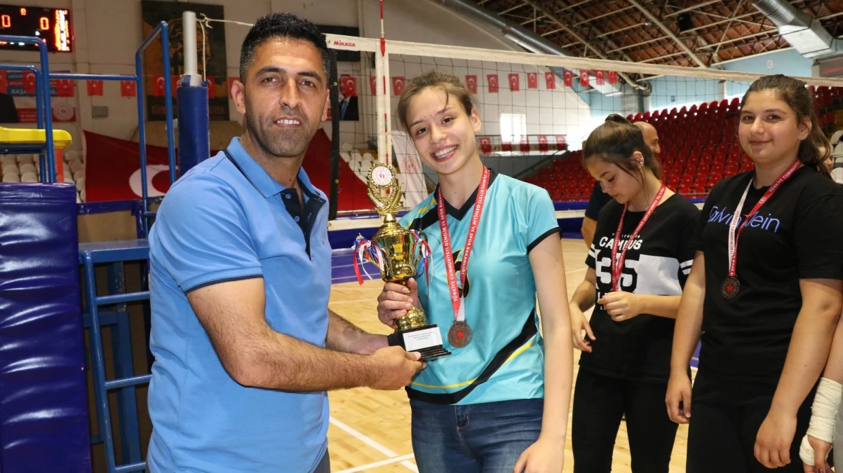 Gençlik Haftası Voleybol Turnuvası Sona Erdi