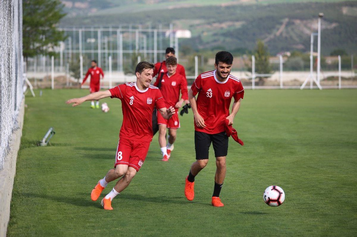 Hakan Keleş: "Douglas\'a Teklifler Var"