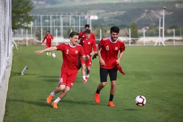 Hakan Keleş: "Douglas'a Teklifler Var" - Son Dakika Spor