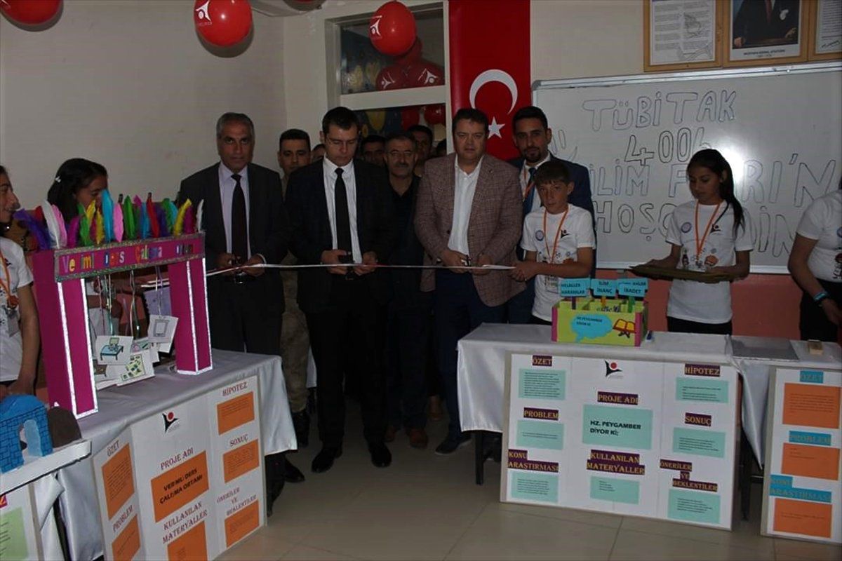 İran Sınırında Bilim Fuarı Açıldı