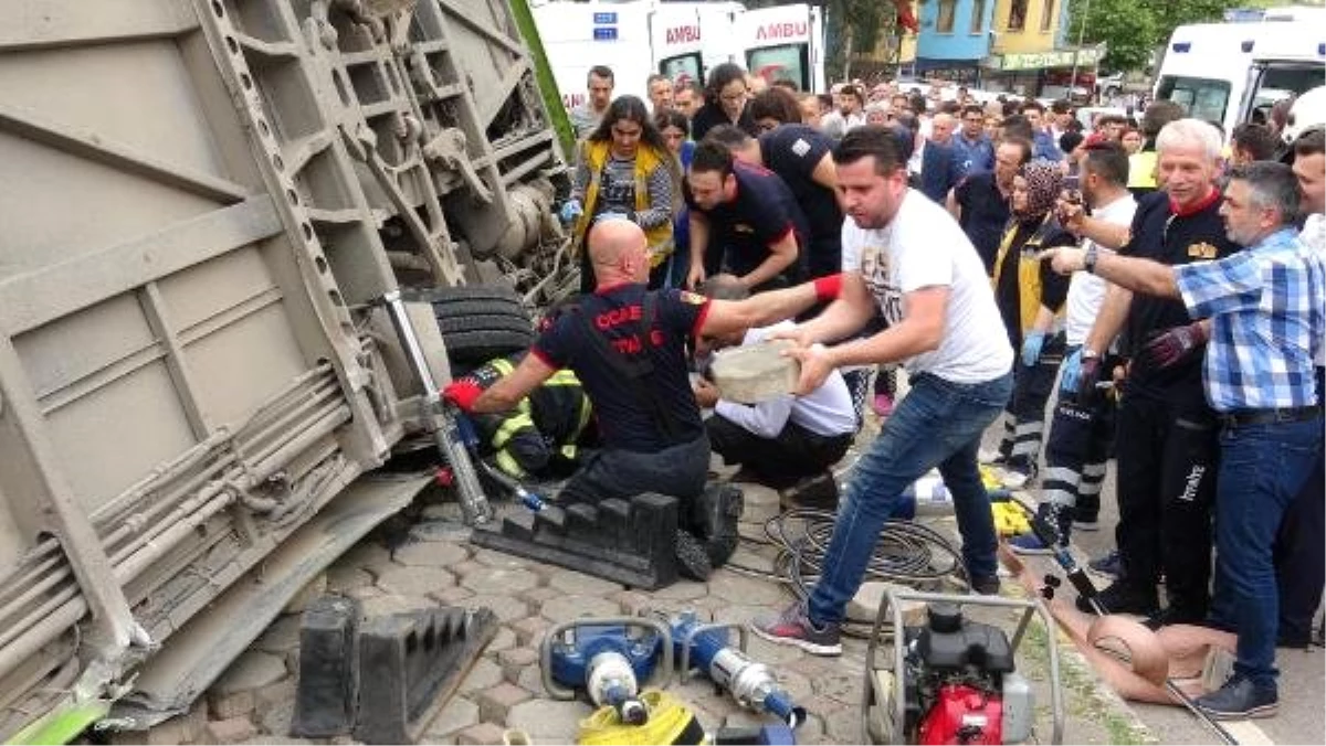 İzmit\'te Halk Otobüsü Devrildi: 6 Yaralı- Yeniden