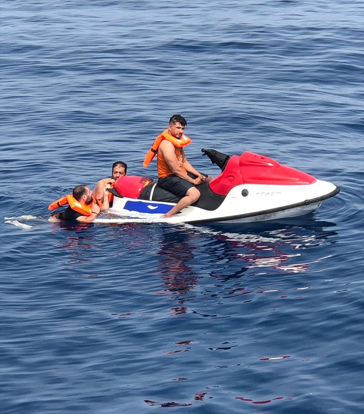 Jet Ski ile Kaçmaya Çalışan 3 Düzensiz Göçmen Yakalandı