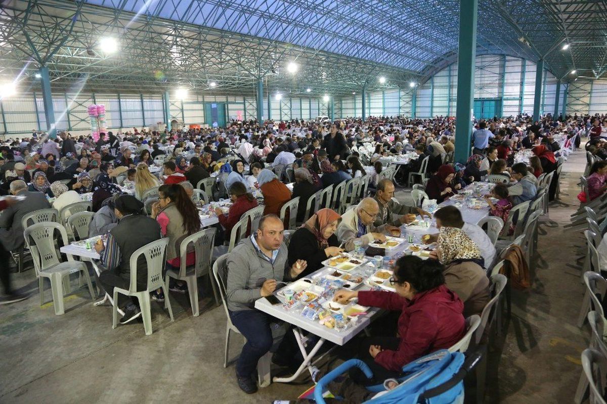 Kazım Kurt, İftarda 75. Yıl Sakinleri ile Bir Araya Geldi