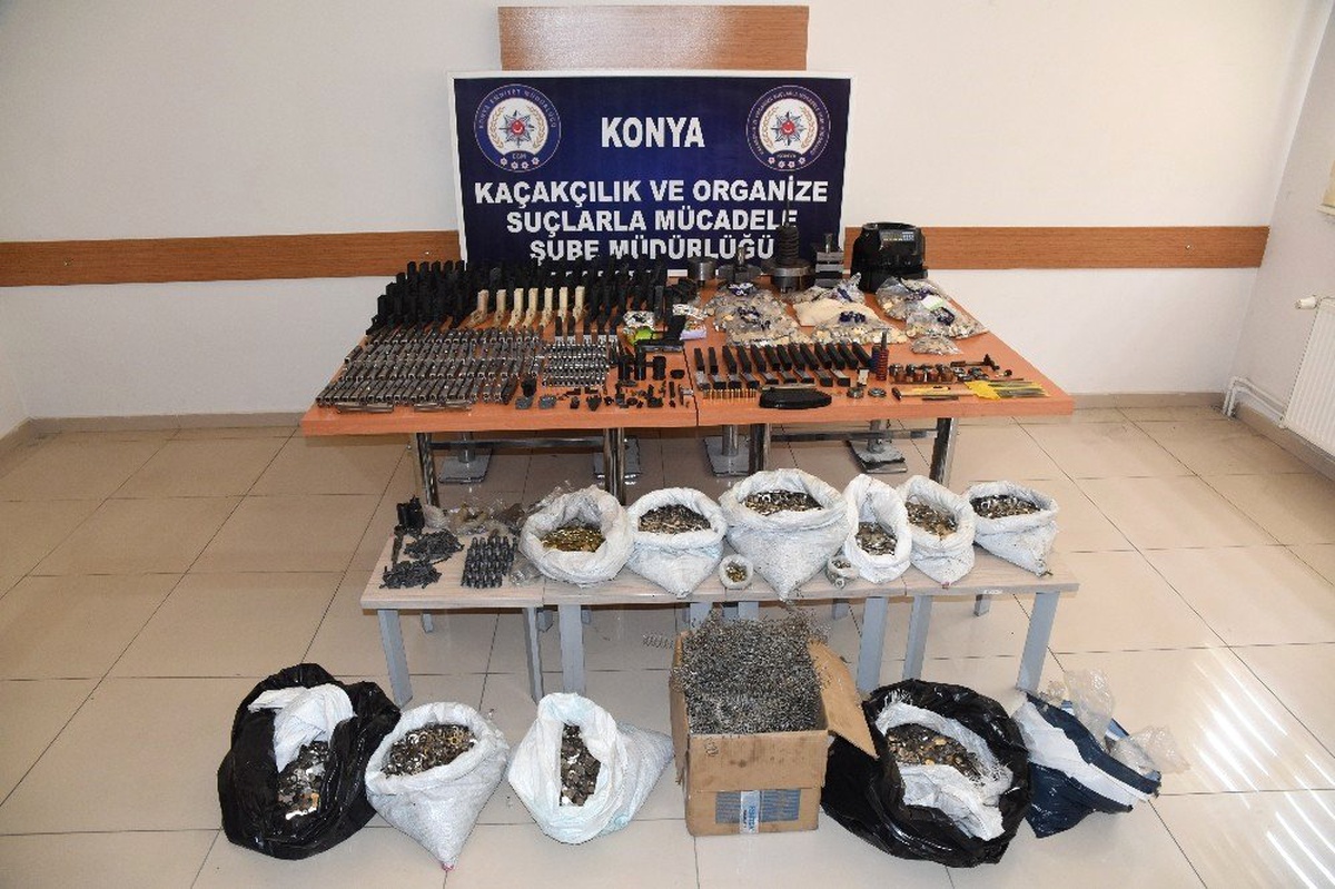 Konya\'da Kaçak Tabanca ve Sahte Madeni Euro Operasyonu