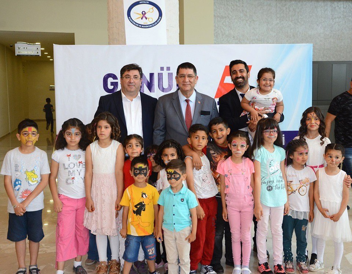Kuaförler Odası ve Berberler Odası Çocukların Yüzünü Güldürdü