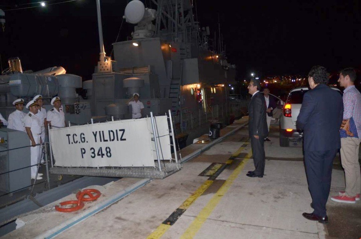 Kuşadası\'nda Askeri Gemiler Ziyarete Açıldı