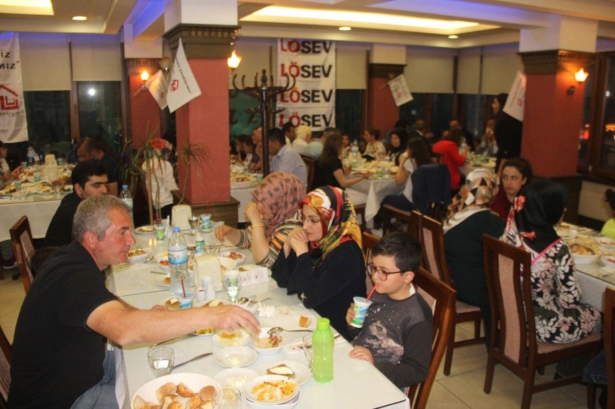 Lösev Vakıf Başkanı Üstün Ezer: "Çocukların Maske Kullanması Toplumda Farklı Bakış Açısına Neden...