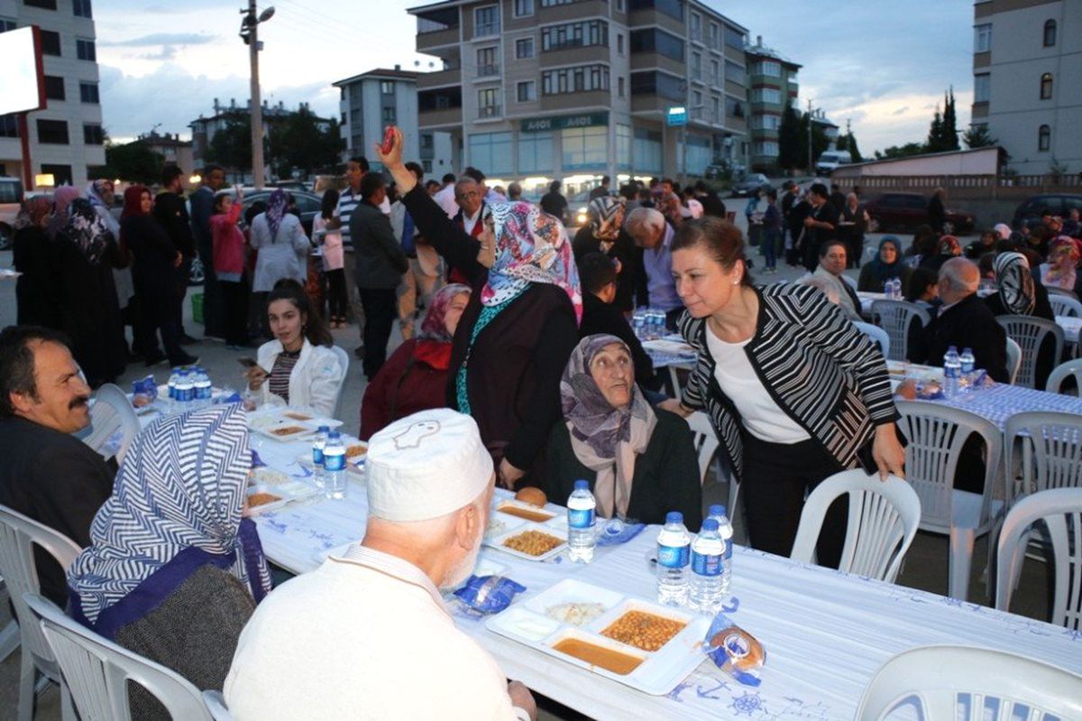 Mahalle İftarları Emek Mahallesi ile Devam Etti
