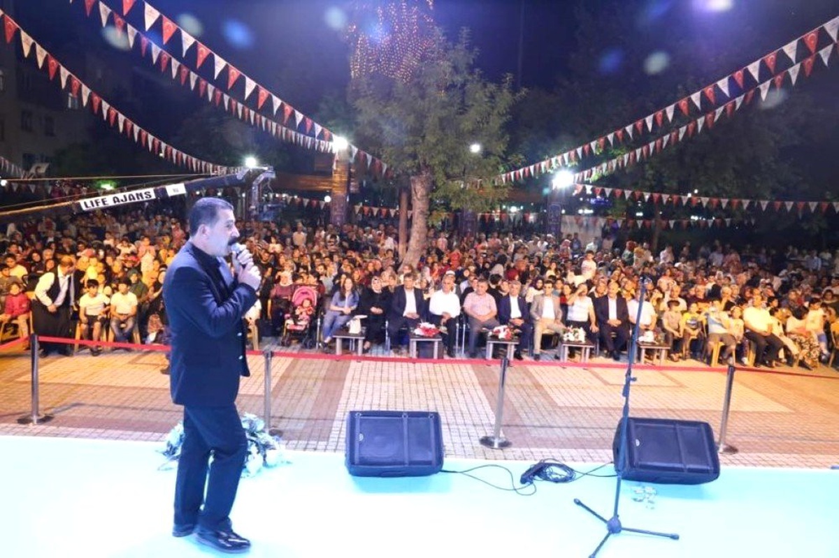 Mehmet Aslan \'Şehr-i Yaman\'da Hayranlarıyla Buluştu
