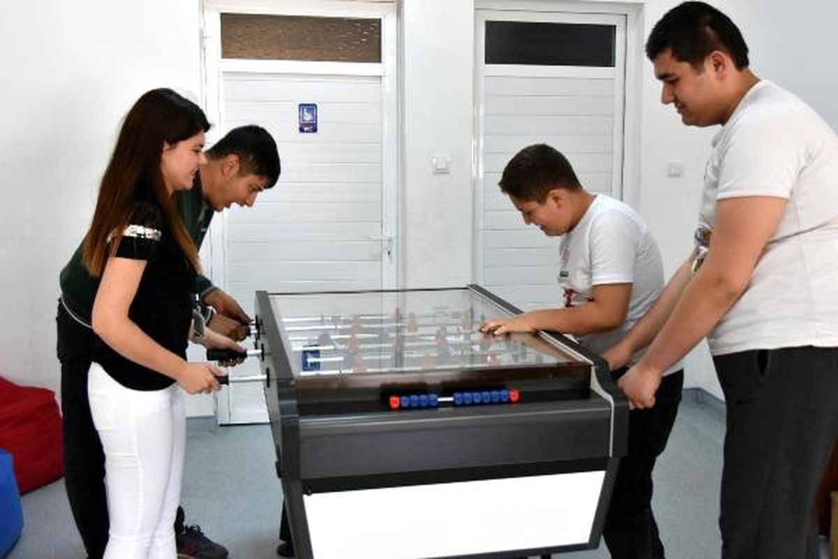 Mola Merkezi\'nde Engelliler Eğleniyor, Aileleri Nefes Alıyor