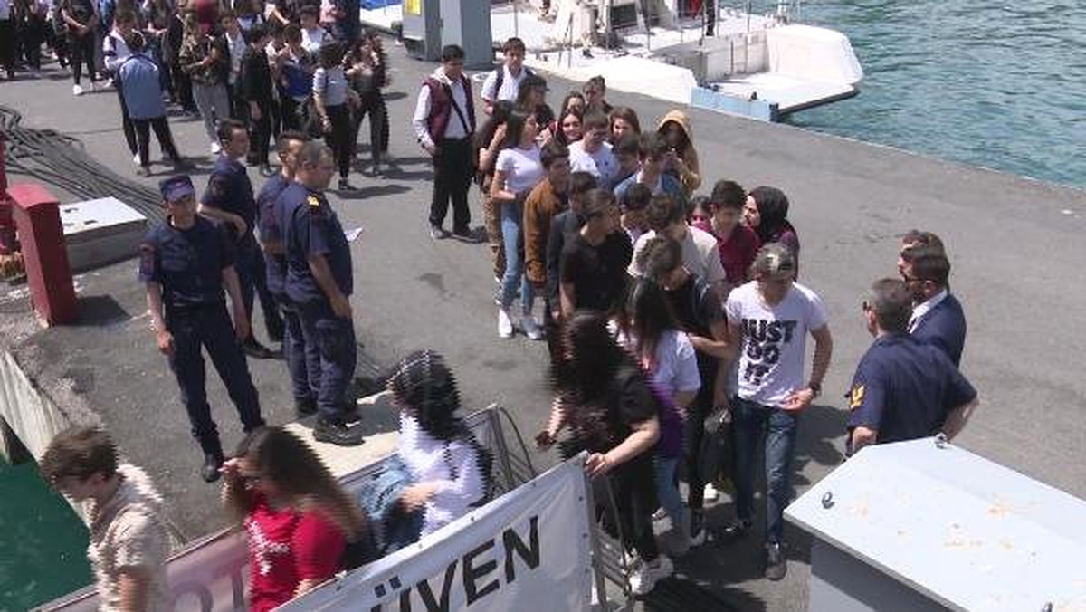 Öğrenciler "Güven Gemisi\'yle Boğaz Turu Yaptı