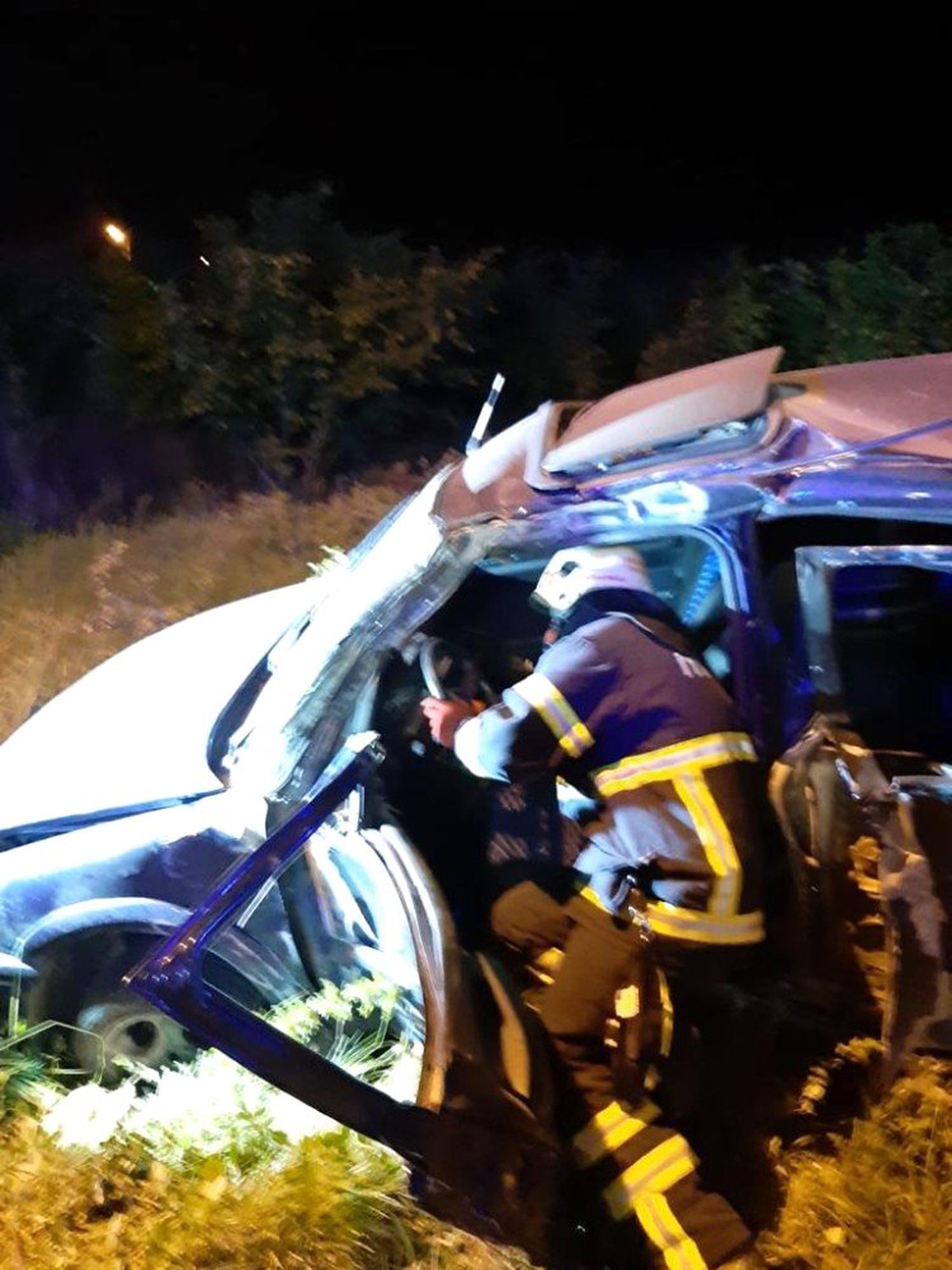 Otomobil Aydınlatma Direğine Çarptı: 1 Ölü, 3 Yaralı