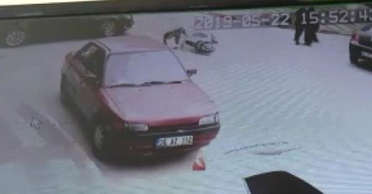 Otomobil ile Motosikletin Çarpışma Anı Kamerada