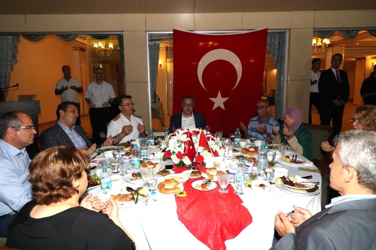 Polisevinde Şehit ve Gazi Aileleri Onuruna İftar Yemeği Düzenlendi