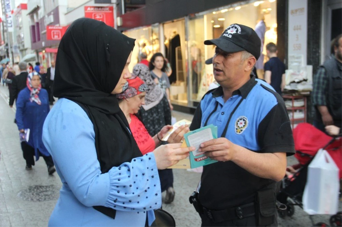 Polisler Vatandaşları Bilinçlendirdi