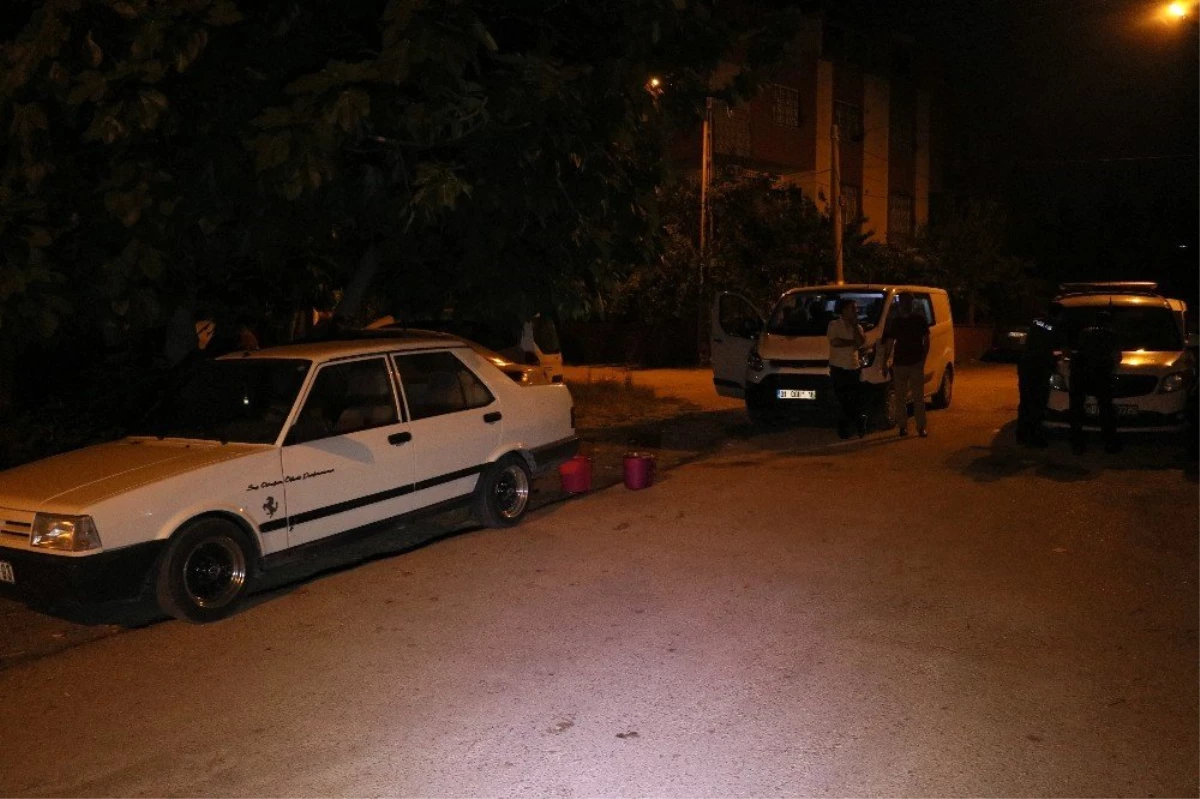Adana\'da Sahura Kalkan Kişi Otomobilini Kundaklanmaktan Son Anda Kurtardı