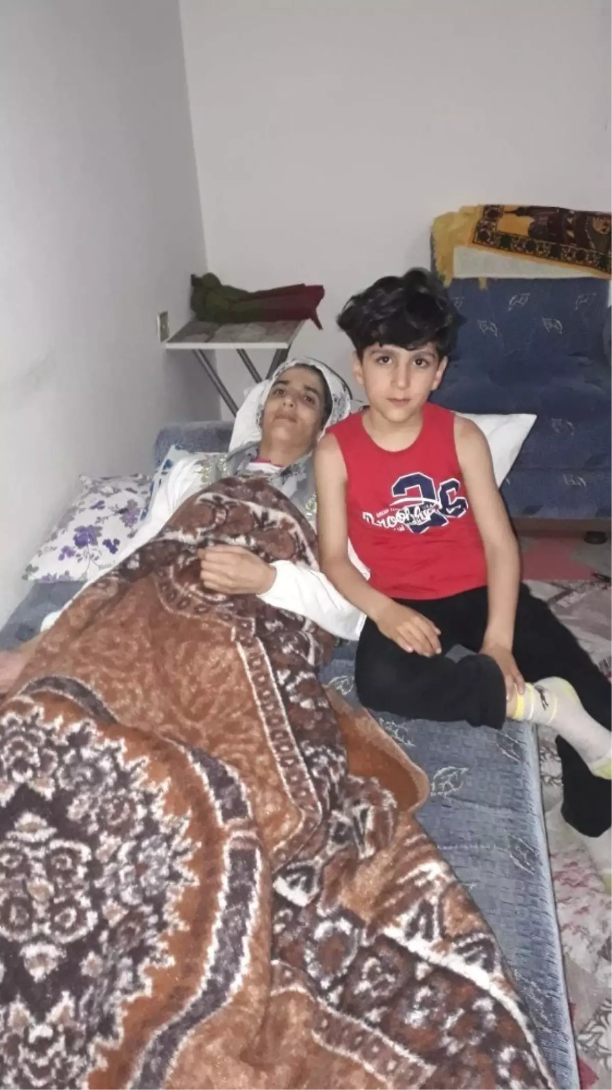 Sosyal Medya Fenomeni \'Vanlı Amcan\', İhtiyaç Sahibi Olan Ailelerin Yardımına Koşuyor