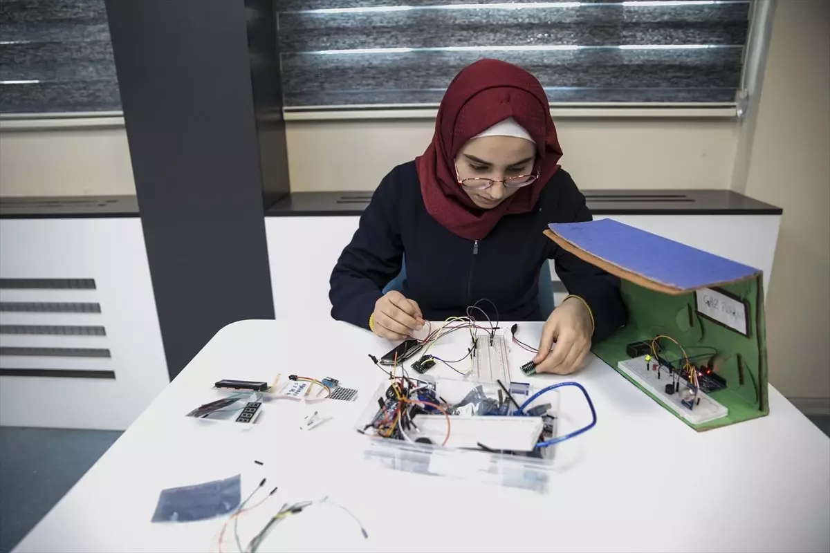 Suriyeli Öğrenciden Zararlı Gazları Önleyici Alarm Sistemi
