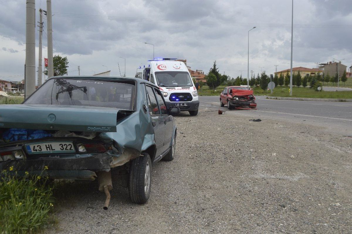 Tavşanlı\'da Trafik Kazası, 2 Yaralı