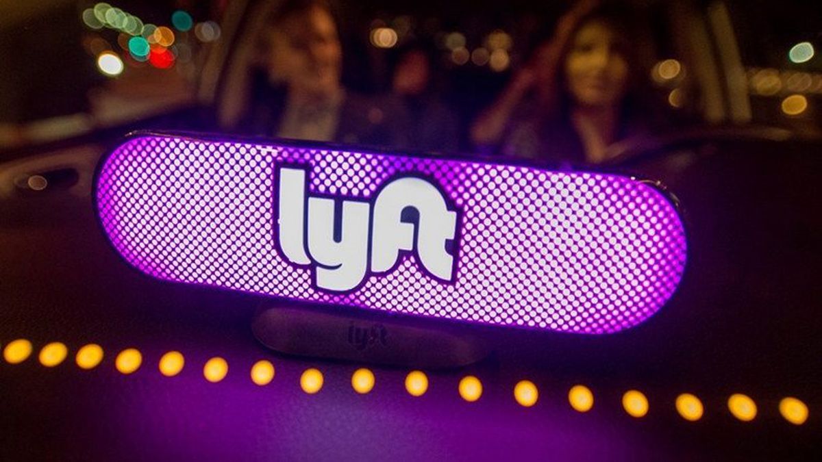 Uber\'in Rakibi Lyft, Araçlarına Yolcu İçin \'Acil Durum Düğmesi\' Ekliyor