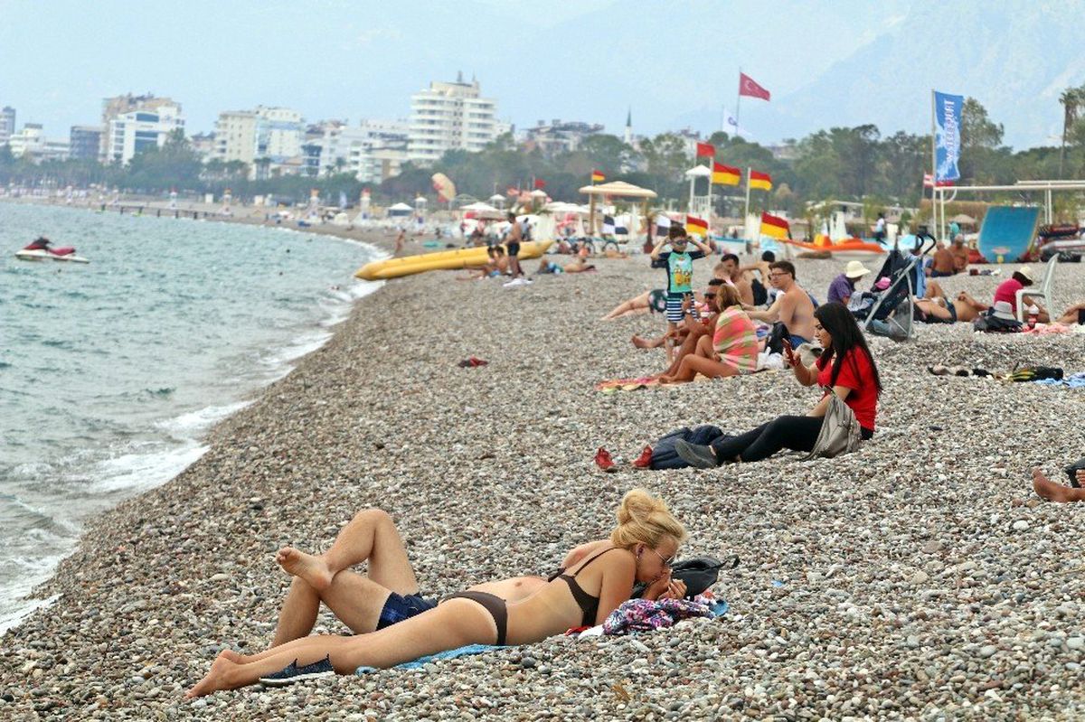 Yaylasında Kar, Sahilinde Deniz Keyfi Yaşanıyor