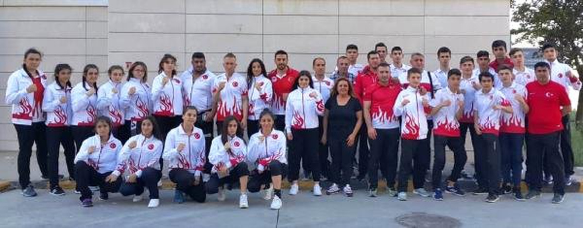 Yıldız Kızlar ve Erkekler Boks Milli Takımı Romanya\'da Ringe Çıkıyor