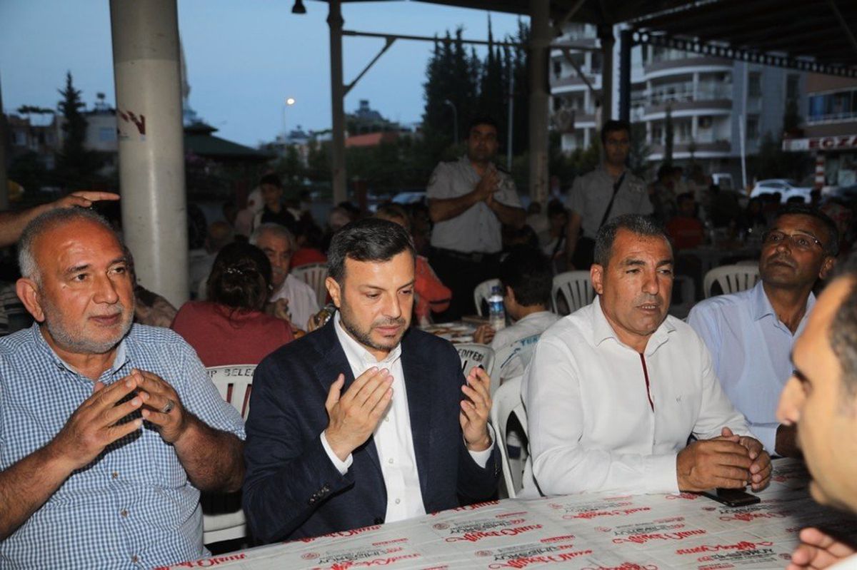 Yüreğir\'de Her Gün Binlerce Kişi İftar Sofrasında Buluşuyor