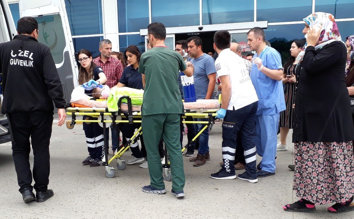 3. katın balkonundan düşen küçük çocuk ağır yaralandı