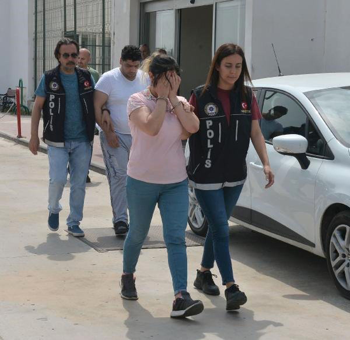Adana\'da Uyuşturucu Satan Çift Tutuklandı