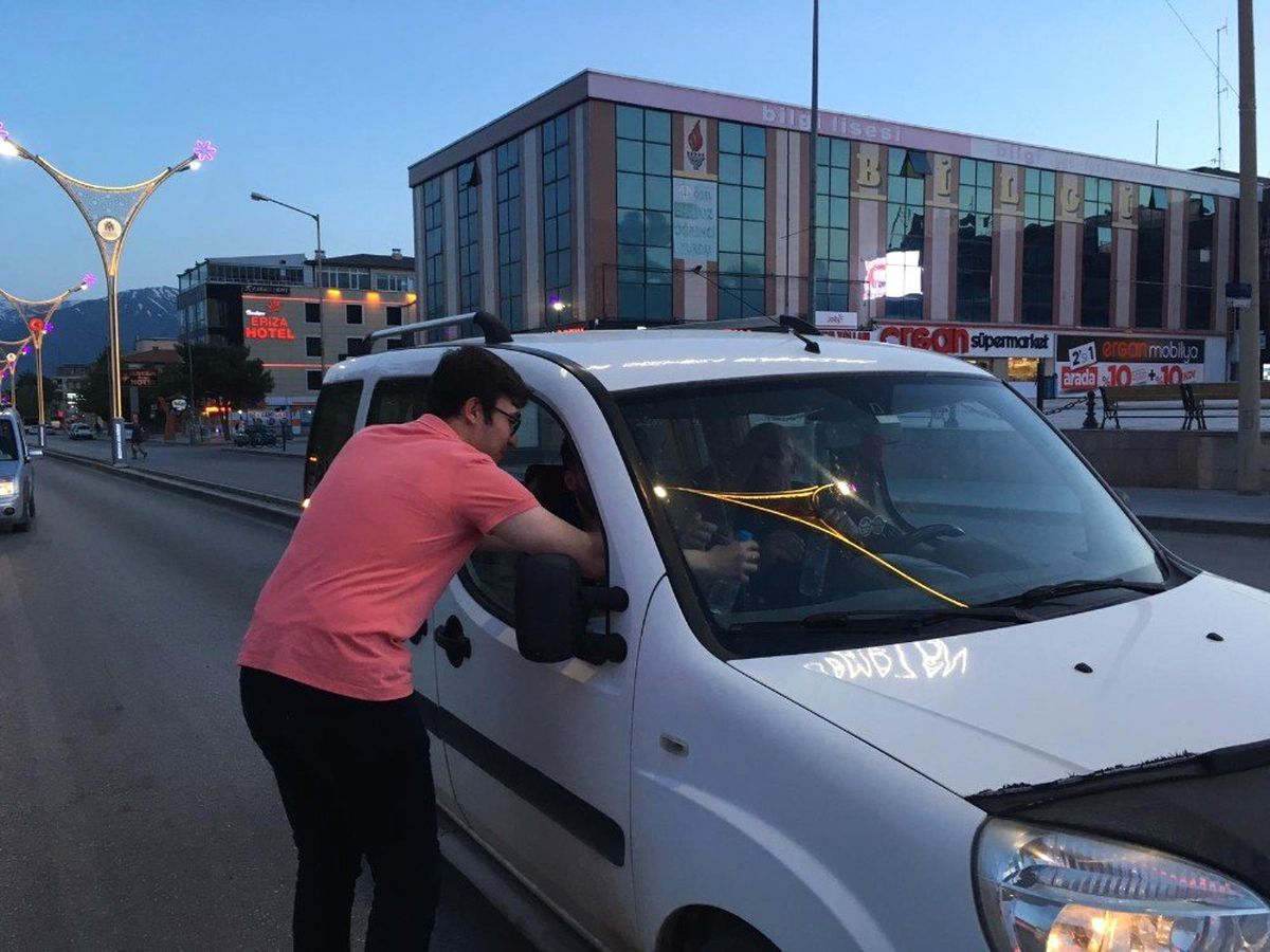 Ak Gençler İftara 5 Kala Ramazan Bereketini Paylaşıyor