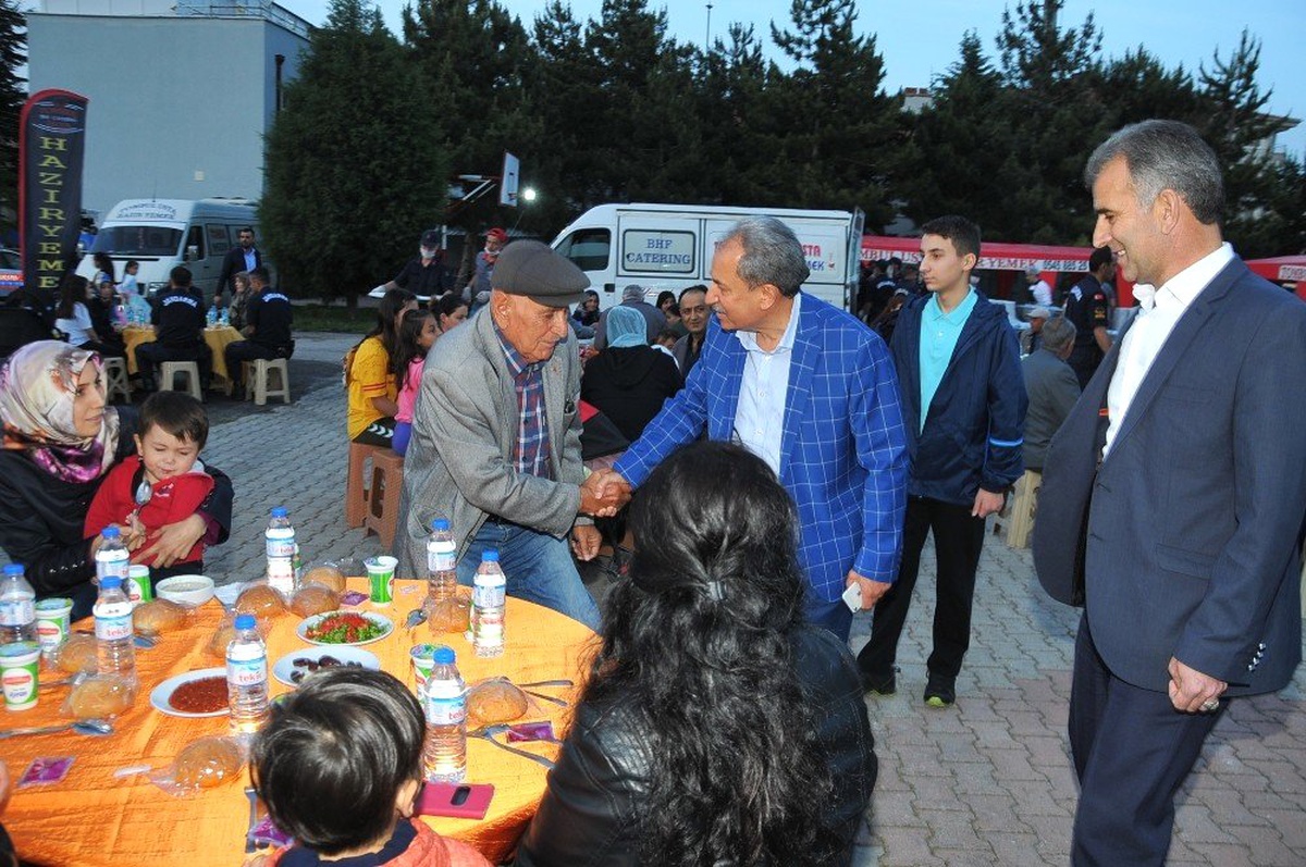 Akşehir\'de şehit ve gazi ailelerine iftar yemeği