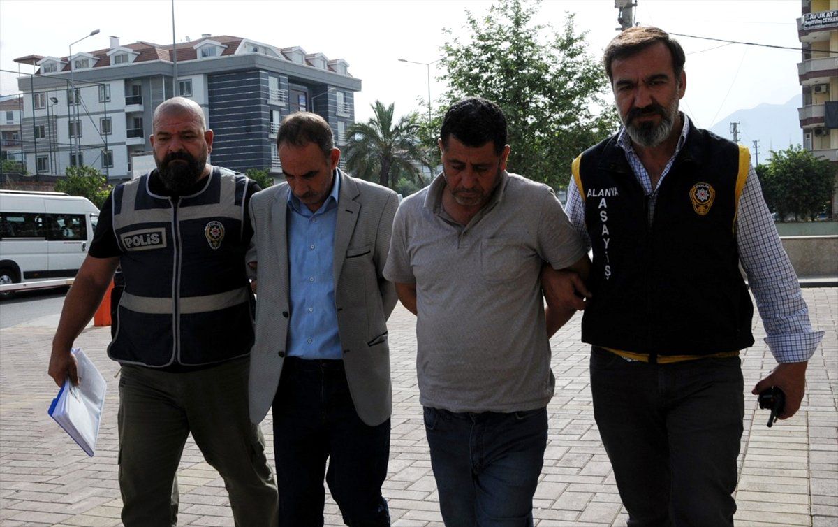 Alanya\'daki Kuyumcu Soygunun Görüntüleri Ortaya Çıktı