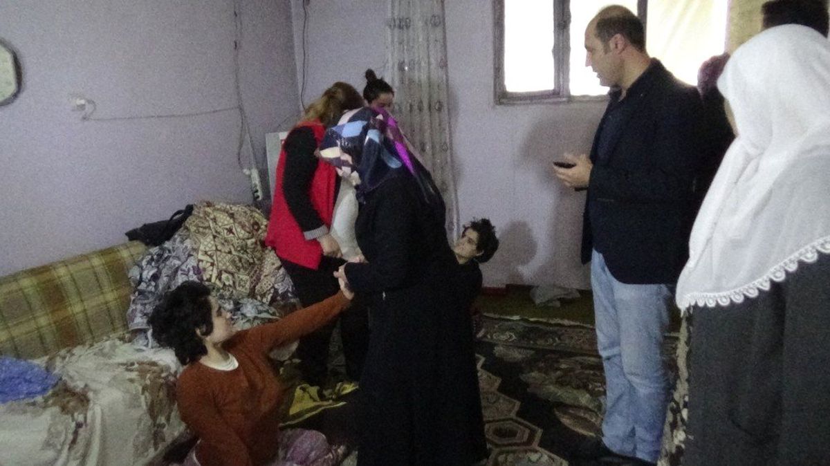 Bakıma Muhtaç Ailenin Evinde Bayram Temizliği