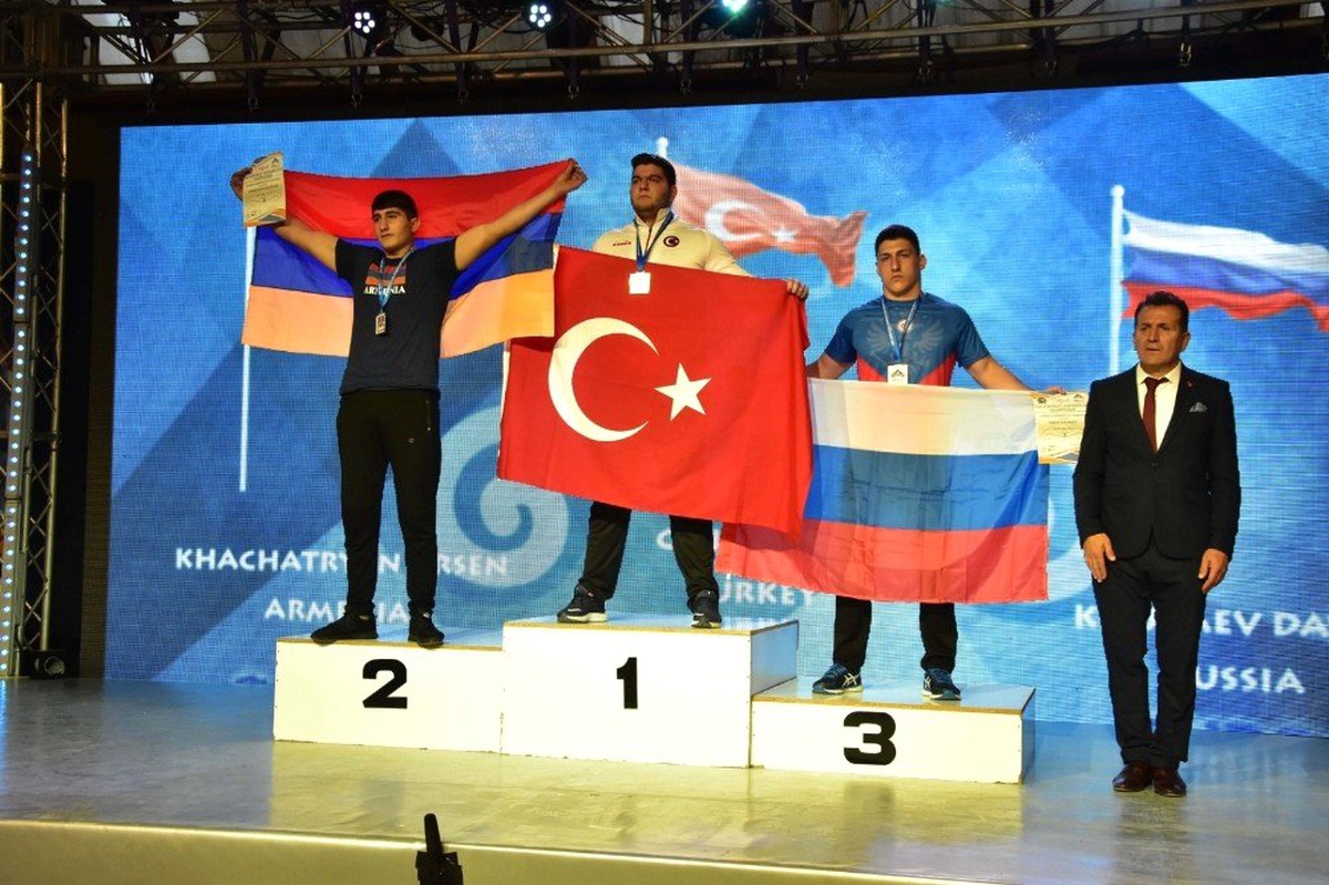 Bilek güreşinde Avrupa Şampiyonası\'na Sancaktepe damgası