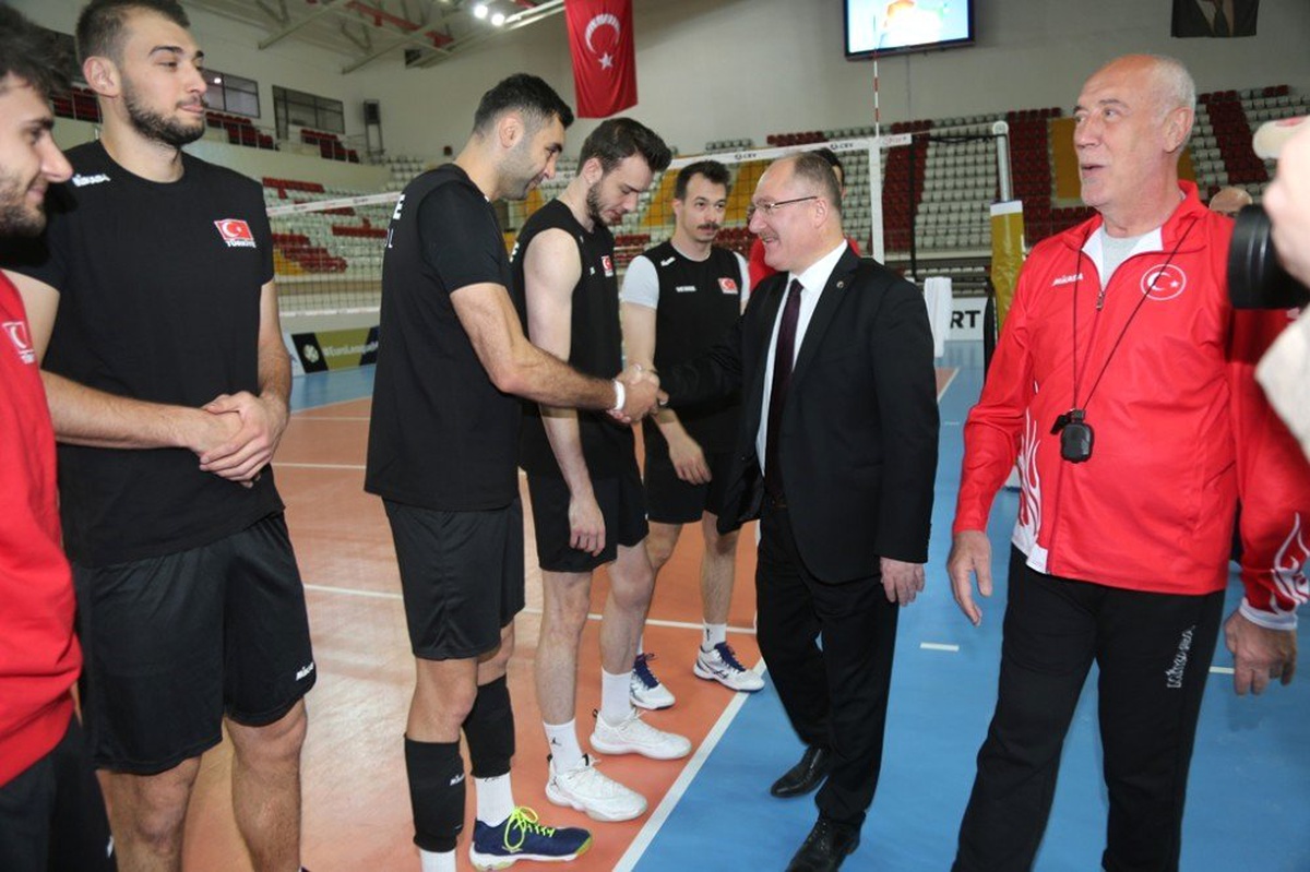 Bilgin: " Milli takımımızı Sivas\'ta ağırlamanın mutluluğunu yaşıyoruz"