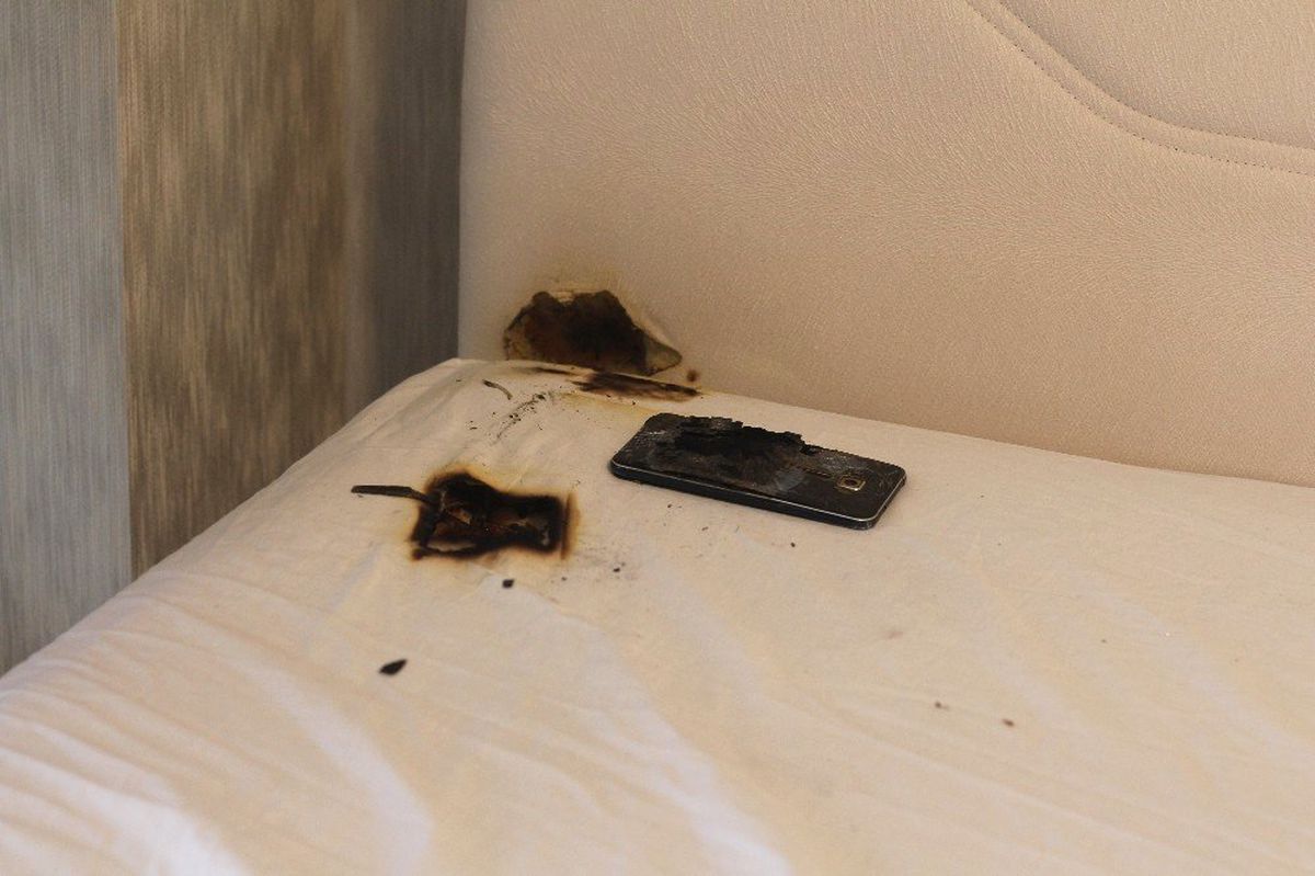 Cep Telefonu Düdüklü Tencere Gibi Patladı