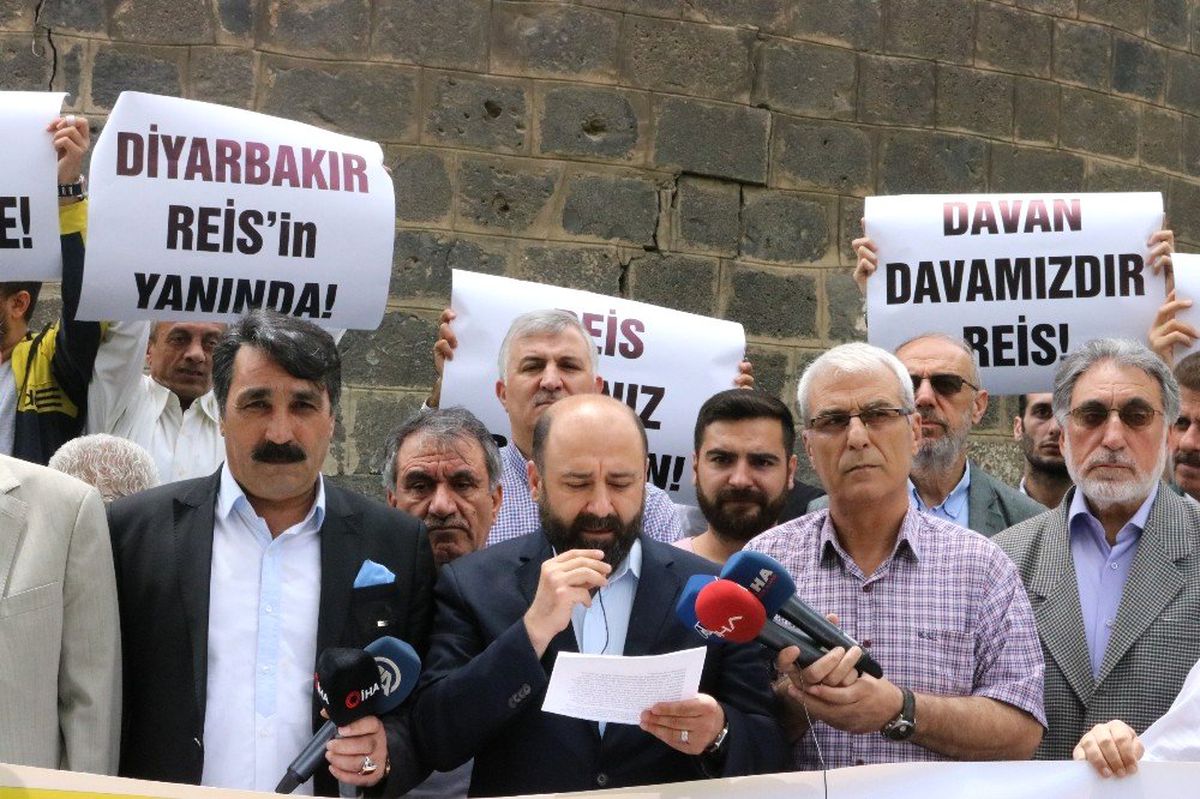 Diyarbakır\'dan Davutoğlu\'na Tepki