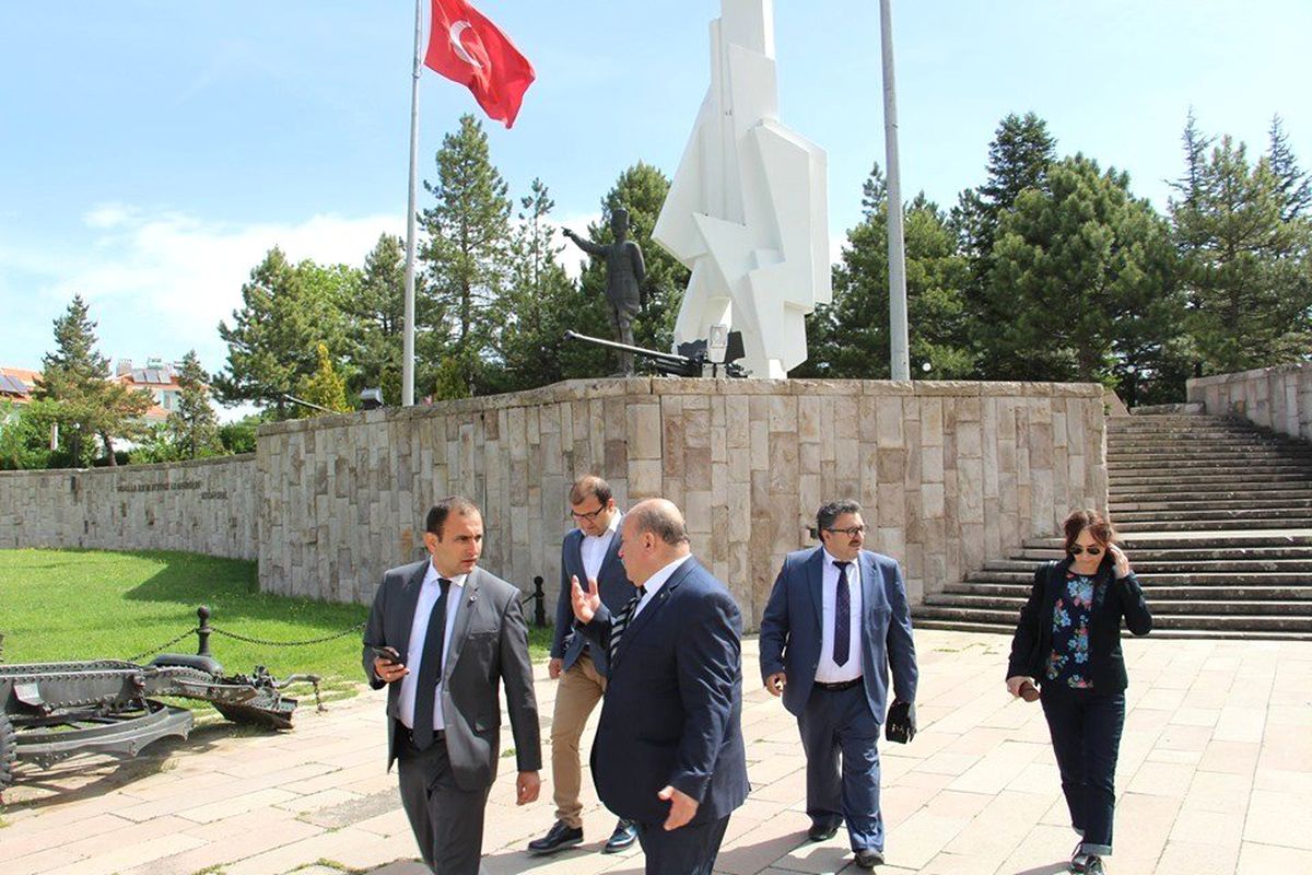 Dumlupınar\'da Şehitlik Tanıtım ve Çevre Düzenleme Çalışmaları