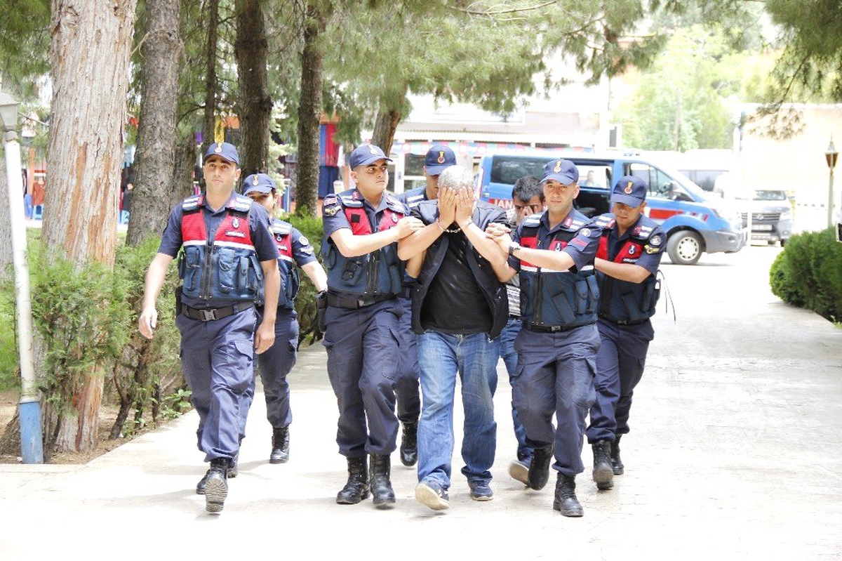 Ege Bölgesini Yaklaşık 300 Bin TL Dolandıran Şahıslar Yakalandı
