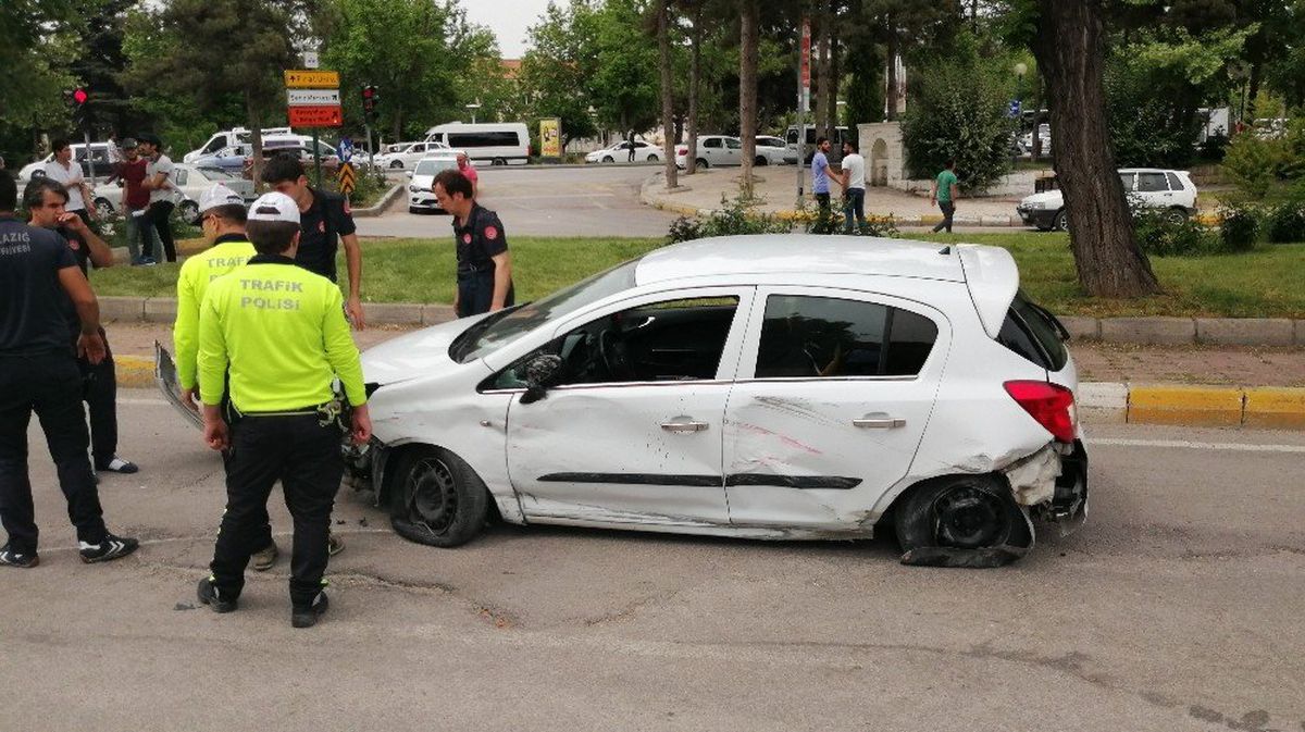 Elazığ\'da trafik kazası: 1 yaralı