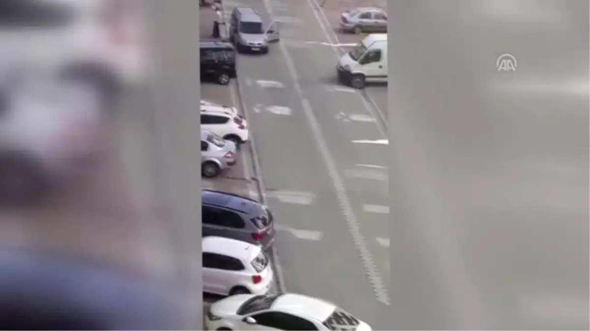 Esenyurt\'ta bir kişi, komşusunun kızını hastanelik etti