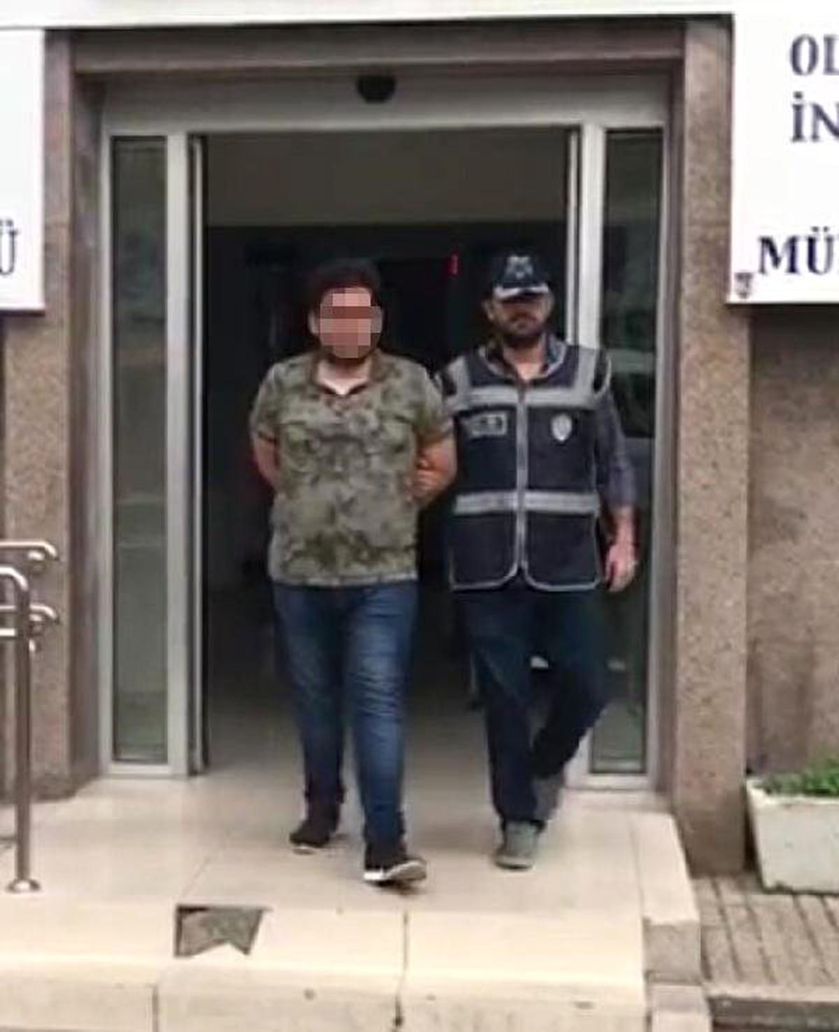 Fetö Şüphelilerini Örgüte Bildiren Avukata Gözaltı